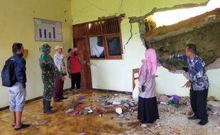 Tertimpa Longsor, Tembok Gedung SMPN 3 Satu Atap Jatiroto Wonogiri Jebol