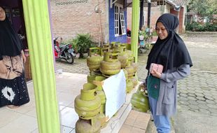 Awal Puasa Ramadan, Warga Suruh Semarang Mengeluhkan LPG 3 Kilogram Langka