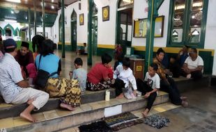 Ada 500 Takjil Gratis, Masjid Al-Wustho Mangkunegaran Favorit Ngabuburit Warga