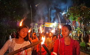 Upacara Mecaru di Banyudono Boyolali: Setelah Diarak, Ogoh-ogoh Dibakar