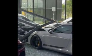 Viral Xpander Tabrak Porsche Rp9 M di Showroom Mobil Mewah, Ini Ulasannya