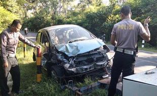 Kronologi Dua Mobil Adu Banteng di Jalan Jogja-Wonosari, Sopir Mengantuk