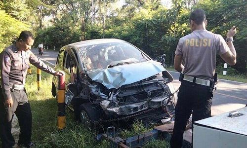 Kronologi Dua Mobil Adu Banteng di Jalan Jogja-Wonosari, Sopir Mengantuk