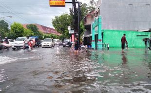 Breaking News! Banjir Melanda Kelurahan Sumber Solo