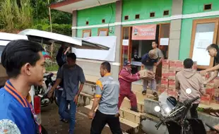 BRI Peduli Salurkan Bantuan bagi Warga Terdampak Banjir di Sumbar dan Jabar