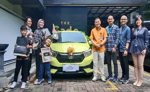 Beli Emas Bonus Mobil, Pegadaian Serahkan Reward Mobil Brio untuk Nasabah Loyal