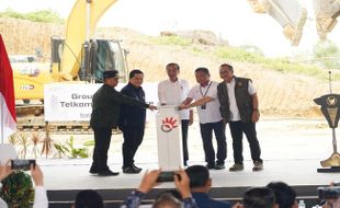 Presiden Joko Widodo Groundbreaking Telkom Smart Office di IKN