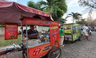 Bakul Cireng Ini Setia Jadi Debitur BRI hingga Sukses Tambah Gerobak Usaha