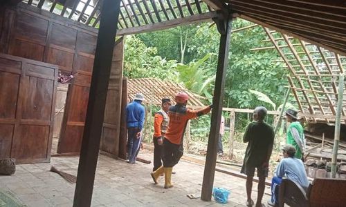 Belasan Rumah di Wonogiri Rusak Tertimpa Pohon akibat Hujan dan Angin Kencang