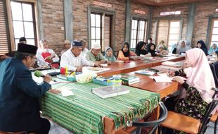 Inspiratif! Puluhan Lansia dari Berbagai Daerah Nyantri di Banyubiru Semarang