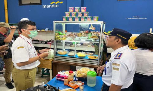 Petugas Gabungan Temukan Makanan Kedaluwarsa di Terminal Tirtonadi