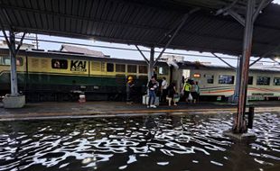 Dua KA yang Lewat Madiun Terlambat hingga 180 Menit Akibat Banjir Semarang