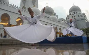 Tari Sufi hingga Hadrah Ibu-ibu Ramaikan Festival Ramadan Masjid Zayed Solo