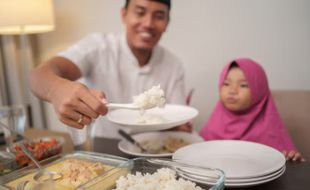 Begini Tips Melatih dan Mengajari Anak Puasa Ramadan