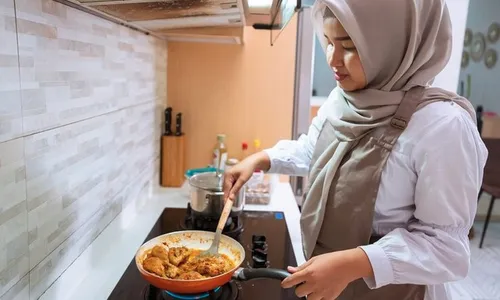 7 Hobi yang Cocok untuk Orang Introvert, Ada Merajut hingga Memasak