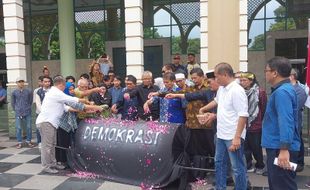 Rektor UII Sebut Demokrasi Indonesia Telah Mati