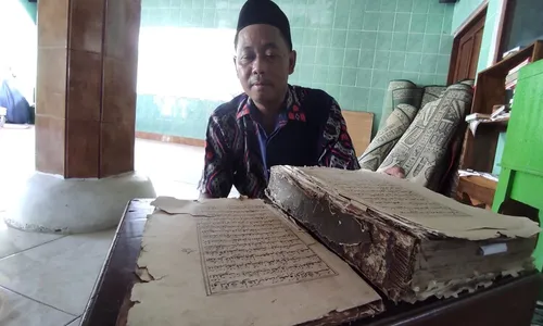 Melihat Mushaf Alquran Ratusan Tahun di Gogodalem Semarang