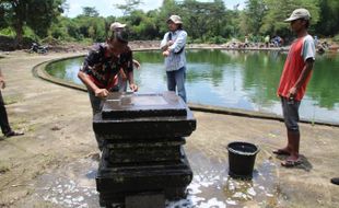 Bernilai Sejarah Tinggi, Yoni di Pondok Klaten Dikembalikan ke Posisi Aslinya