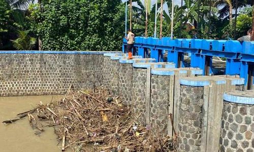 Sebabkan Banjir, Tumpukan Sampah di Bendung Pilang Sukoharjo bakal Disingkirkan