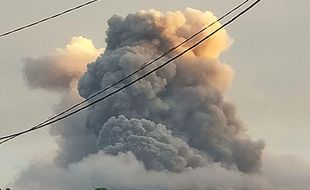 Gunung Ruang Sulut Kembali Erupsi Jumat Sore, Tinggi Kolom Abu 400 Meter