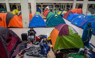 Iktikaf Ramadan, Ratusan Tenda Berdiri di Masjid Habiburahman Bandung