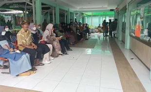 Layanan Rawat Jalan RSUD Karanganyar Langsung Diserbu Pasien Pascalibur Lebaran