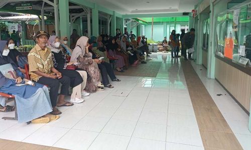 Layanan Rawat Jalan RSUD Karanganyar Langsung Diserbu Pasien Pascalibur Lebaran