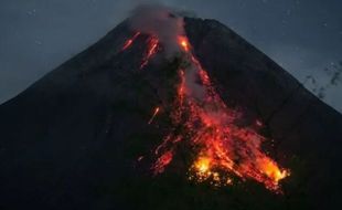 Meletus Lagi, Gunung Merapi Muntahkan Enam Kali Guguran Lava Sejauh 1,5 Km