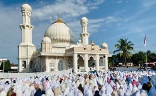 Pagi Tadi, Ribuan Warga Nagan Raya Aceh Jalankan Salat Idulfitri 1445 Hijriah