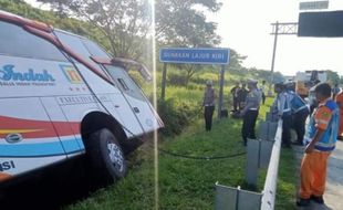 Kondektur Rosalia Indah Asal Wonogiri Tewas pada Kecelakaan di Tol Batang