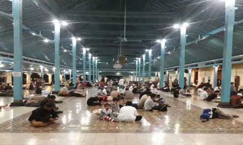 Ratusan Anggota Jemaah Iktikaf di Masjid Agung Solo demi Mencari Lailatul Qadar