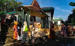 Jemaah Masjid Aolia Gunungkidul Laksanakan Salat Idulfitri 1445 H Lebih Awal