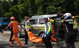 Keluarga Korban Kecelakaan di Tol Jakarta-Cikampek Jalani Proses Antemortem