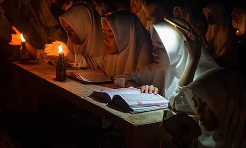 Tradisi Ngaji Sentir Santri Ponpes di Boyolali Sambut Malam Lailatul Qadar