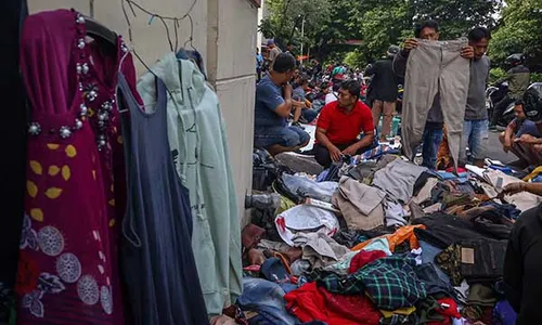 Jelang Lebaran, Penjualan Barang Bekas di Pasar Elpabes Solo Meningkat