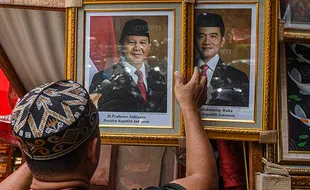 Foto Presiden & Wapres Terpilih Prabowo-Gibran Mulai Banyak Dijual Pedagang