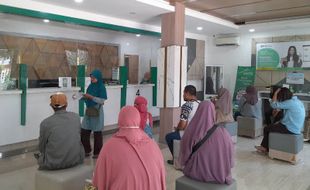 Jelang Lebaran, Transaksi Gadai dan Tebus di Pegadaian Sragen Meningkat