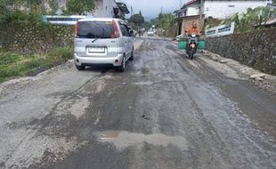 Tak Masuk Perbaikan, Jalan Batu Jamus-Ngargoyoso Karanganyar Rusak Parah