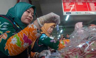 Pengecekan Keamanan Komoditas Pangan di Pasar Gedhe Klaten Jelang Lebaran