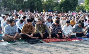 MN X Gusti Bhre Ikut Salat Idulfitri di Lapangan Pamedan Mangkunegaran