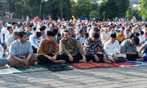 MN X Gusti Bhre Ikut Salat Idulfitri di Lapangan Pamedan Mangkunegaran