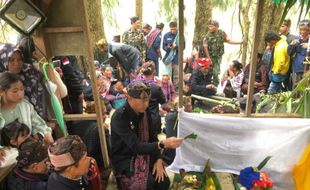 Gunung Semeru Siaga, Warga Tengger di Ranupani Lumajang Gelar Ritual Adat