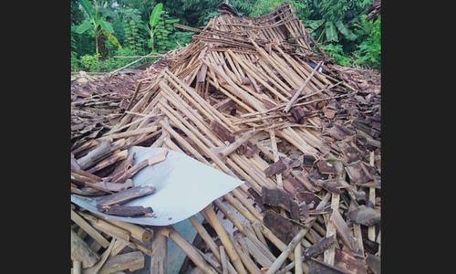 Ditinggal ke Solo, Rumah Warga Mondokan Sragen Mendadak Ambruk