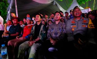 Gibran, MN X, dan Sandiaga Uno Ikut Nobar Indonesia vs Uzbekistan di Balkot