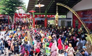 Syawalan di Bukit Sidoguro Klaten, 25 Gunungan Ketupat Ludes dalam 10 Menit