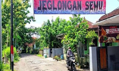 Miris! Jalan Rusak di Sleman Tak Kunjung Diperbaiki, Warga Pasang Spanduk