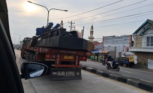 One Way Mulai Diberlakukan, Truk Langsung Dominasi Jalur Pantura