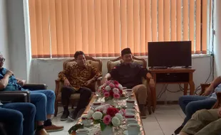 Senator DPD Abdul Kholik Datangi KPU Tanya Syarat Cagub Jateng Jalur Independen