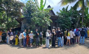 Warung Kopi Klotok Diserbu Pengunjung saat Lebaran, Antreannya Sampai 20 Meter