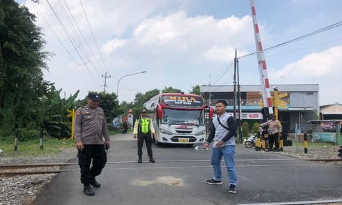 Warga Mojomulyo Sragen Terserempet KA di Perlintasan Beloran Sragen